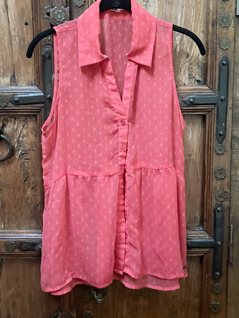 Roxy Coral Sleeveless Sheer
Peplum Blouse - Size Large
EUC